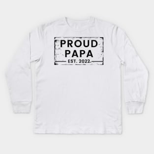 Proud Papa EST 2022. Vintage Distressed Design For The Dad To Be. Kids Long Sleeve T-Shirt